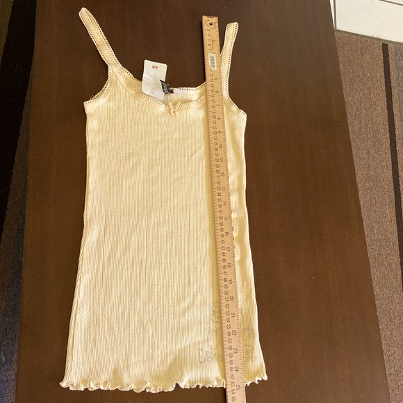 NWT Divided By H&M Everyday People Scallop Trim Yellow Tank Top Women's Size 4 ! - Picture 9 of 10